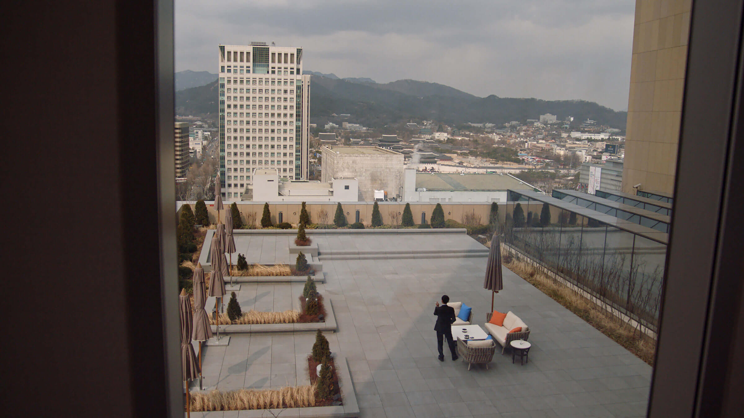 Lee Sadol taking a smoke break during game two against AlphaGo.